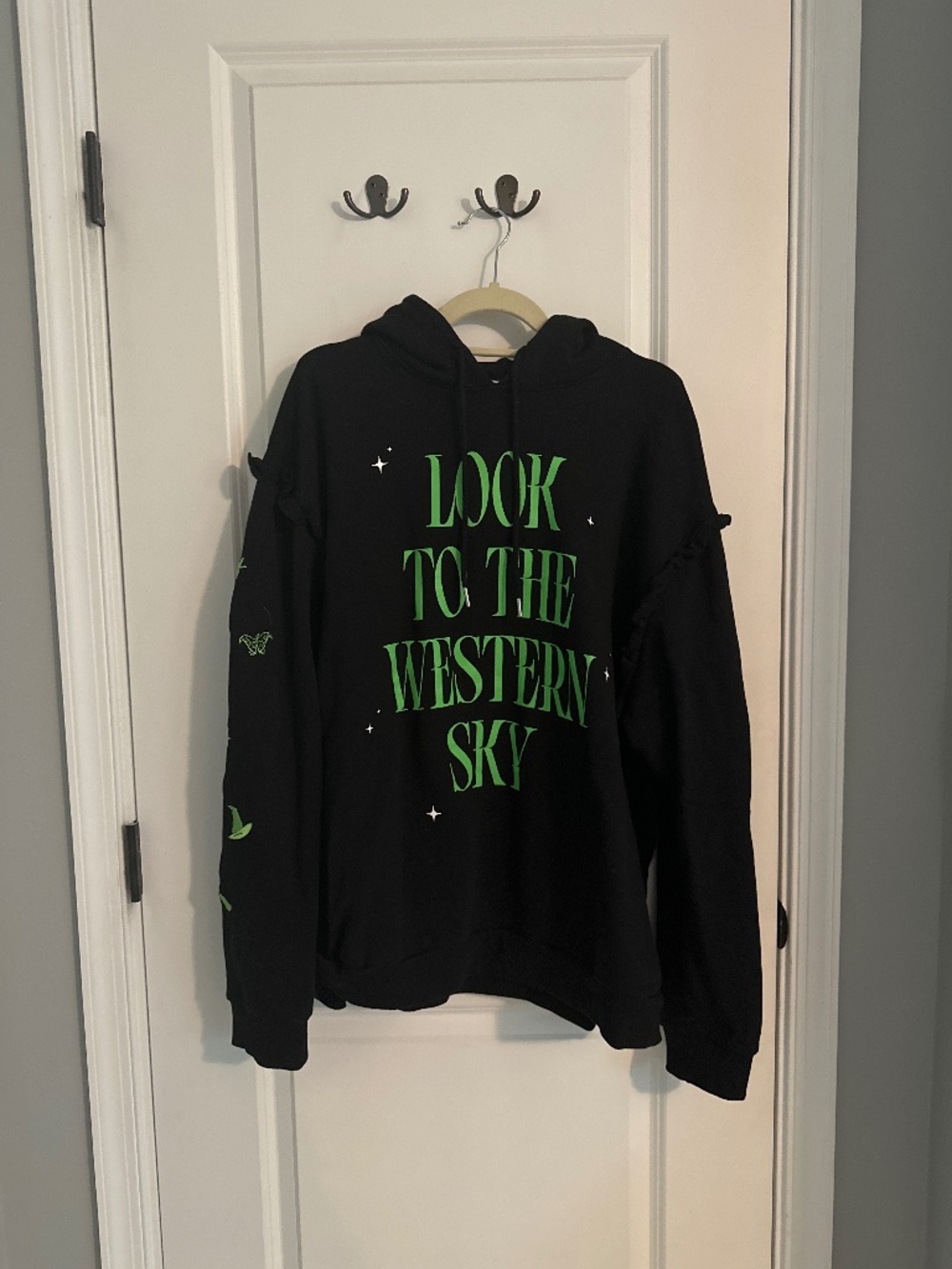 Cakeworthy Wicked sweatshirt